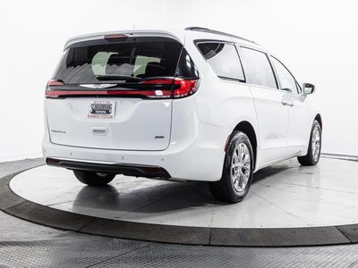 2022 Chrysler Pacifica - Photo 11