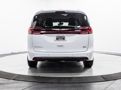 2022 Chrysler Pacifica - Photo 9