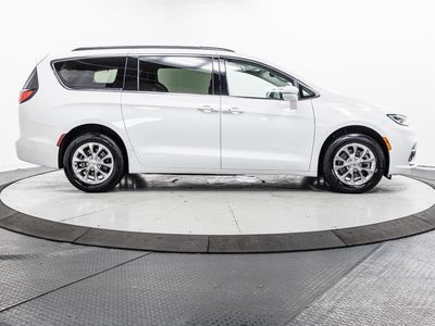 2022 Chrysler Pacifica - Photo 12