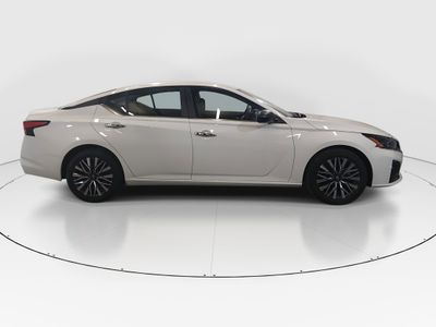 2025 Nissan Altima - Photo 8