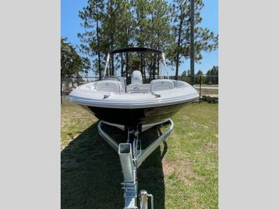 2026 Stingray 182SC — front three-quarter view