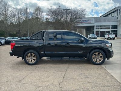 2024 Nissan TITAN — photo 8 view