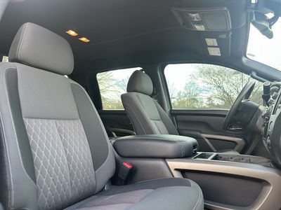 2024 Nissan TITAN — photo 32 view