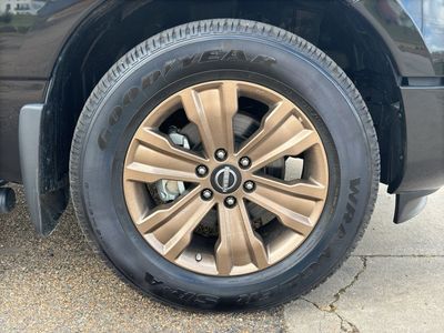 2024 Nissan TITAN — photo 9 view