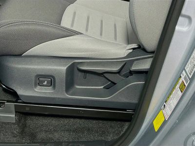 2025 Toyota Tacoma — photo 13 view