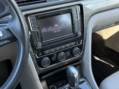 2017 Volkswagen Passat - Photo 32