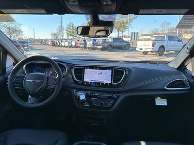 2026 Chrysler Pacifica — photo 12 view