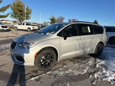 2026 Chrysler Pacifica — photo 10 view