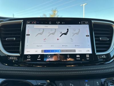 2026 Chrysler Pacifica — photo 15 view