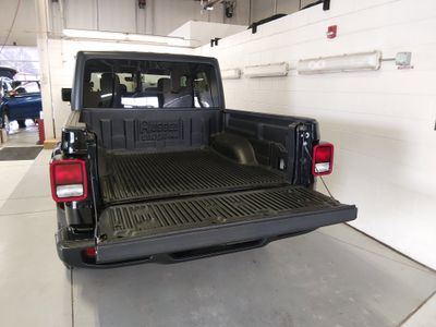 2023 Jeep Gladiator - Photo 17