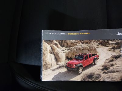 2023 Jeep Gladiator - Photo 19