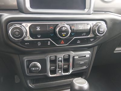 2023 Jeep Gladiator - Photo 21