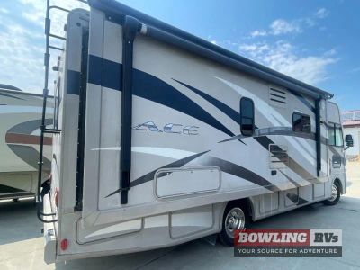 2014 ACE 27 1 — engine compartment view