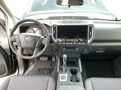 2026 Nissan Frontier — photo 12 view