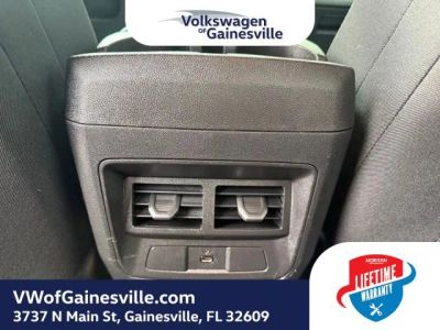 2024 Chevrolet Colorado — photo 11 view