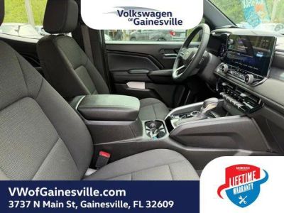 2024 Chevrolet Colorado — photo 8 view