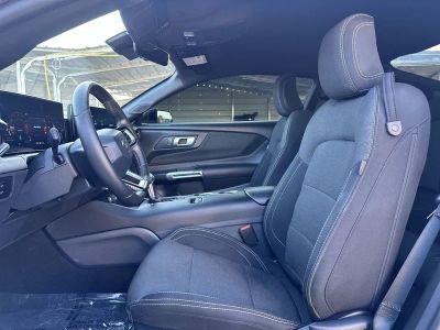 2025 Ford Mustang — photo 13 view