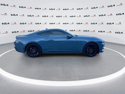 2025 Ford Mustang — photo 9 view