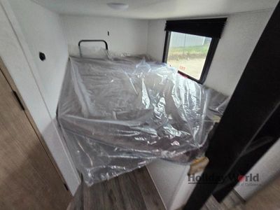 2026 EAST TO WEST Longitude - Photo 18