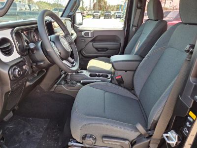 2026 Jeep Wrangler — photo 13 view