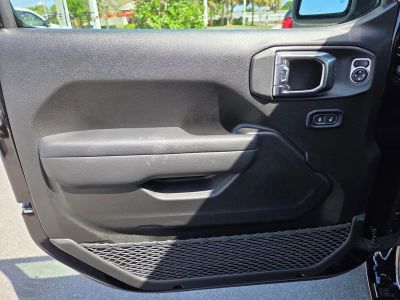 2026 Jeep Wrangler — photo 15 view