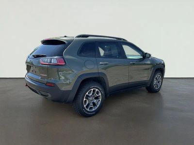 2020 Jeep Cherokee — rear three-quarter view