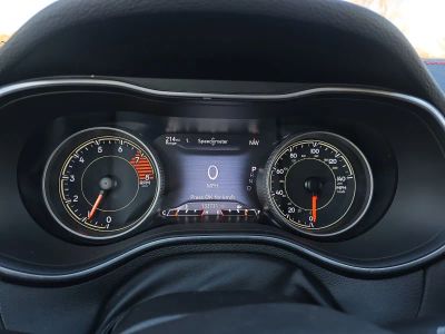 2019 Jeep Cherokee — photo 10 view