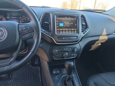 2019 Jeep Cherokee — photo 13 view