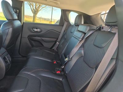 2019 Jeep Cherokee — photo 18 view