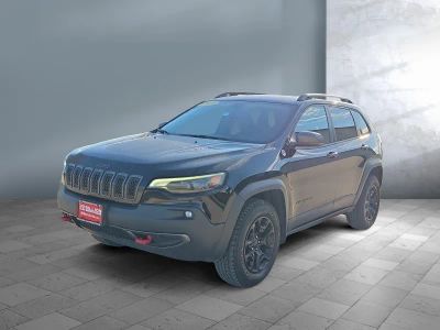2019 Jeep Cherokee — front three-quarter view