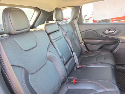 2019 Jeep Cherokee — photo 14 view