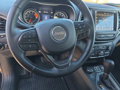 2019 Jeep Cherokee — photo 12 view