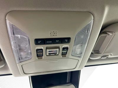 2025 Toyota RAV4 — photo 18 view