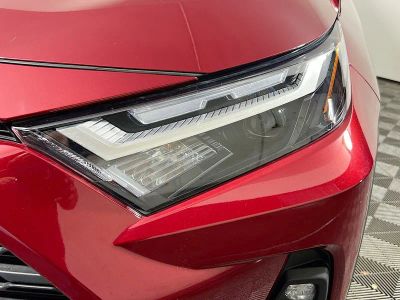 2025 Toyota RAV4 — photo 9 view