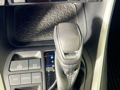 2025 Toyota RAV4 — photo 21 view