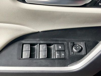 2025 Toyota RAV4 — photo 14 view