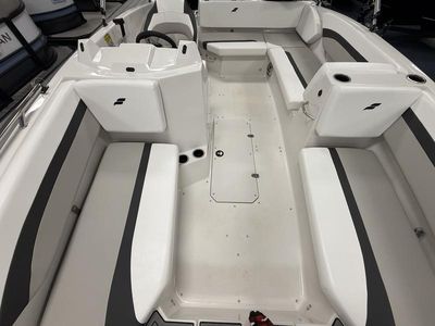 2025 Starcraft Marine SVX 171 OB - Photo 9