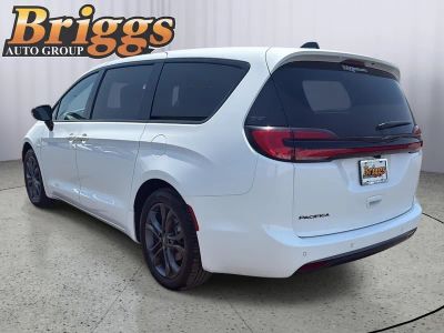 2026 Chrysler Pacifica — rear three-quarter view