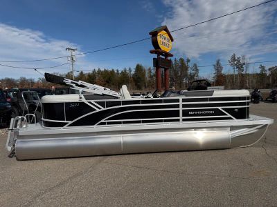 2026 Bennington 22 SSR NA — front three-quarter view