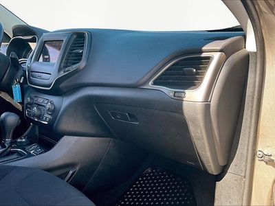 2019 Jeep Cherokee - Photo 16