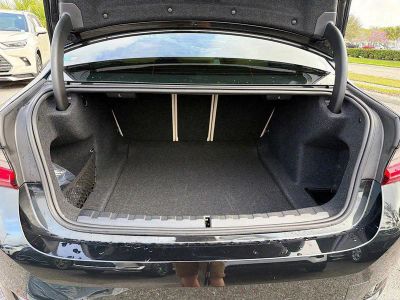 2025 BMW 3 Series — photo 12 view