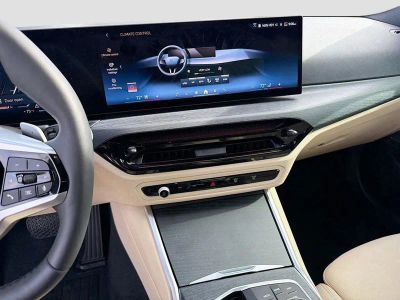 2025 BMW 3 Series — photo 28 view