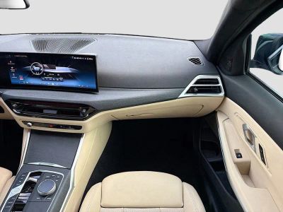 2025 BMW 3 Series — photo 18 view