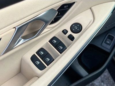 2025 BMW 3 Series — photo 23 view