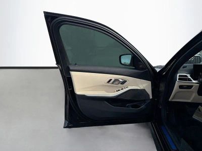 2025 BMW 3 Series — photo 22 view