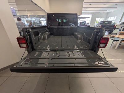 2026 Jeep Gladiator — photo 11 view