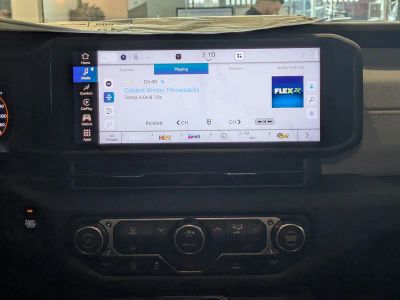 2026 Jeep Gladiator — photo 16 view