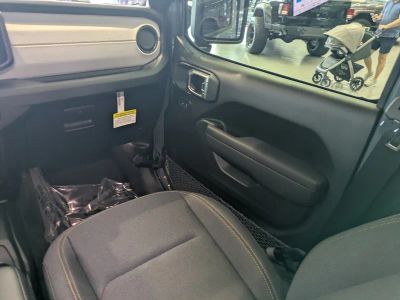 2026 Jeep Gladiator — photo 15 view