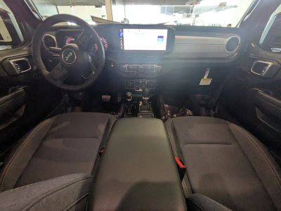 2026 Jeep Gladiator — photo 13 view