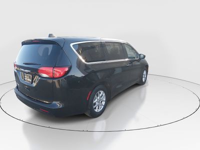 2023 Chrysler Voyager - Photo 7